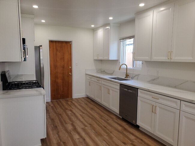 Foto del edificio - 3 BR / 1.75 BA home adjacent to SDSU available July 1st, 2026.