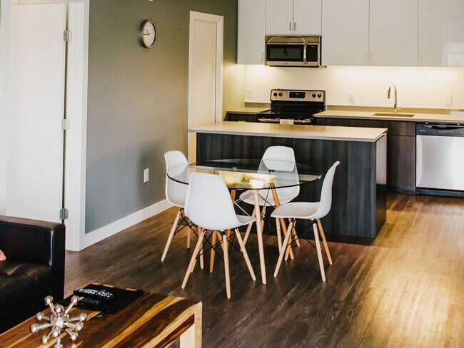 Photo du bâtiment - 815 Sterling Lyon Pkwy