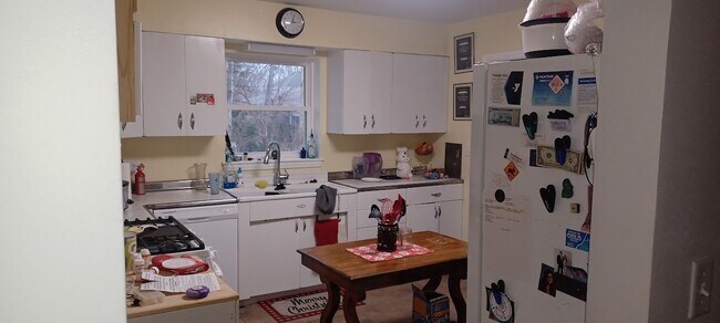 Kitchen - 808 Pennsylvania Ave