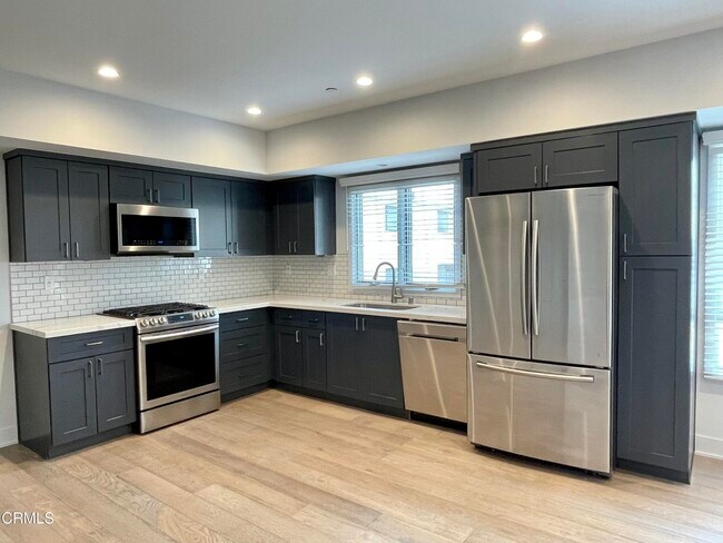 Building Photo - 137 S Wilson Ave