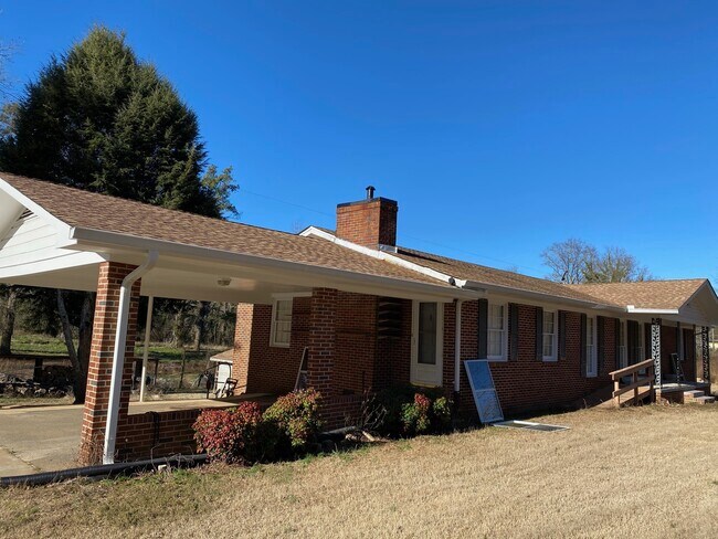 Building Photo - 3210 Sanford Rd