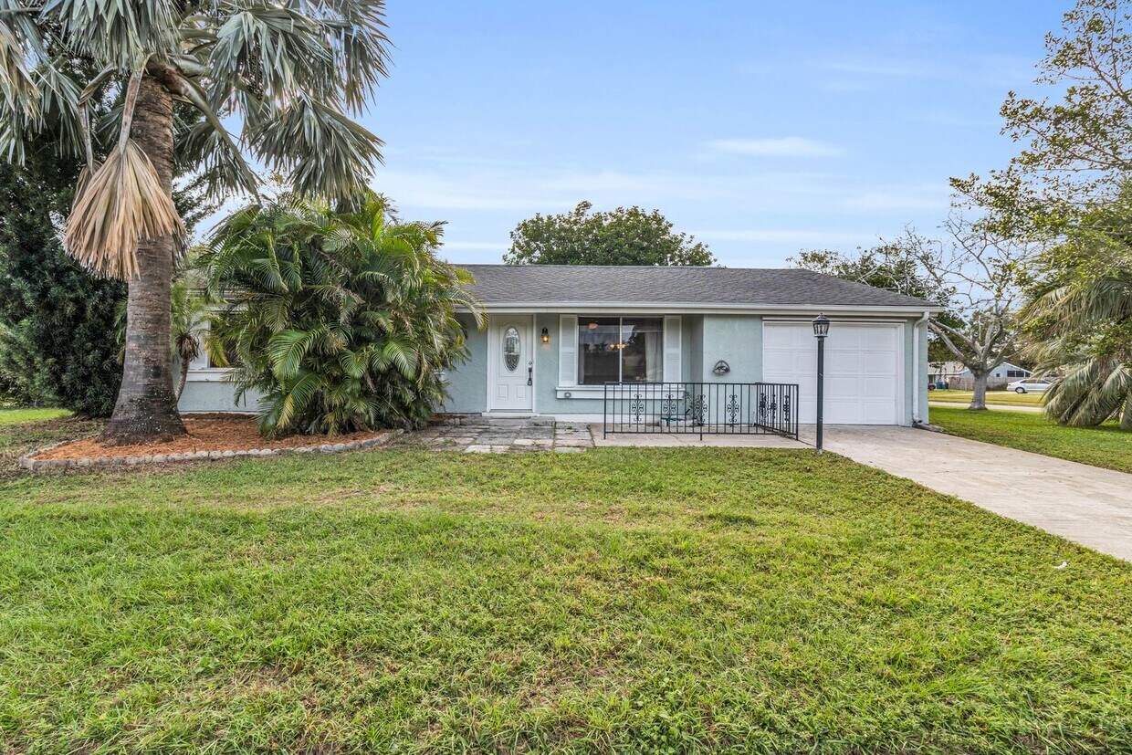 Foto principal - 1256 Dawn St NE