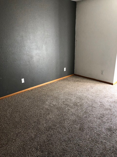 Building Photo - 2731 Grand Cir