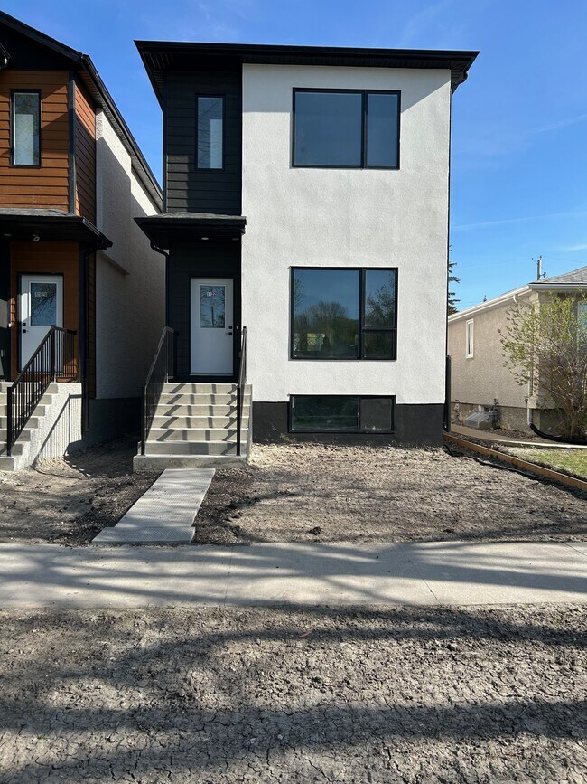 Photo du bâtiment - 1112 Windermere Ave