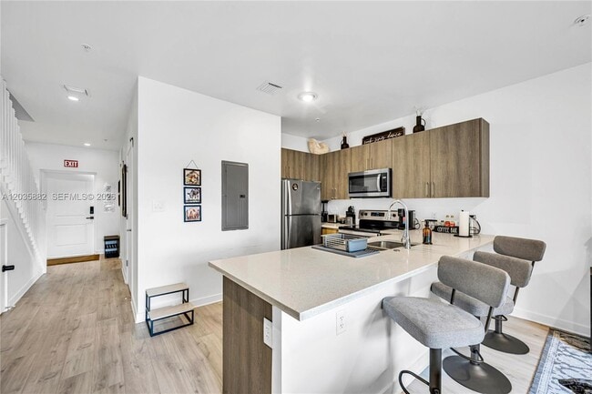 Foto del edificio - 171 NW 158th St