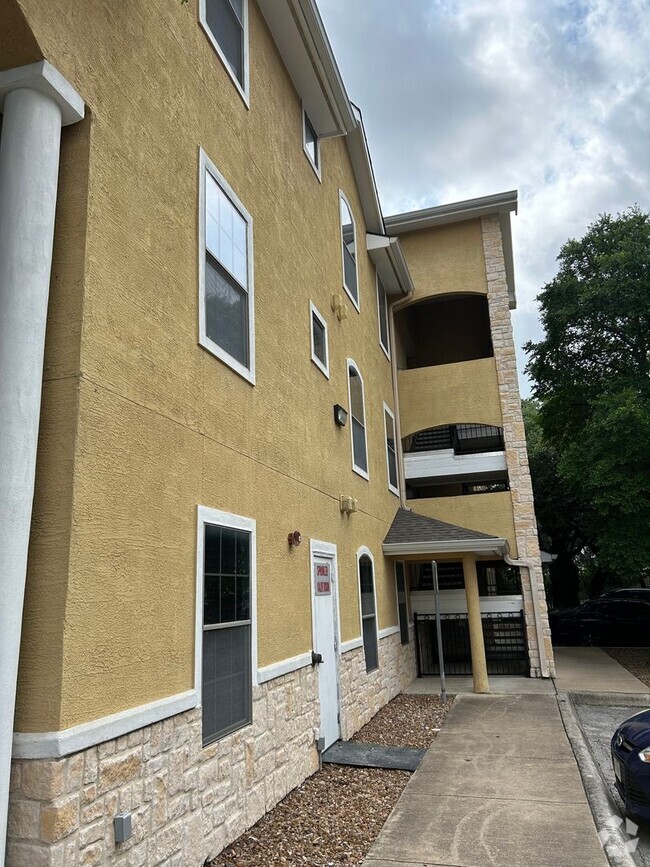 Building Photo - 7323 Snowden Rd