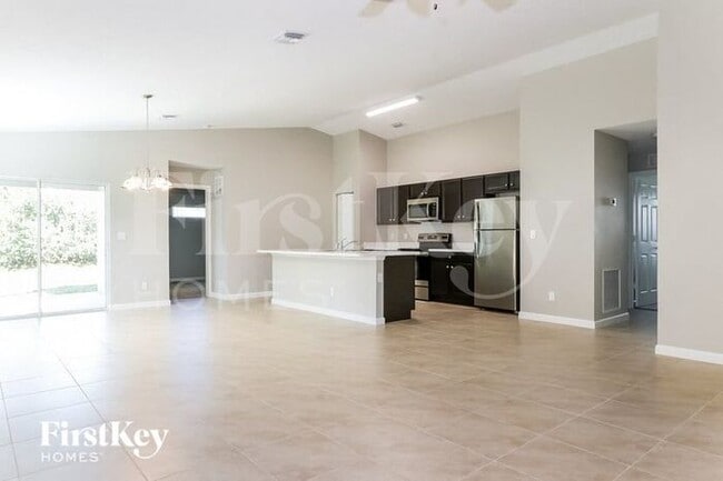 Foto del edificio - 714 SW Dalton Cir