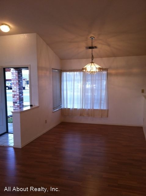 Foto del edificio - 3 br, 2 bath House - 4865 CLYDEBANK WAY