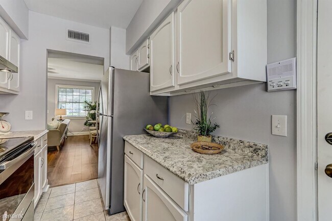 Foto del edificio - 1 br, 1 bath Condo - 807 Lasalle St
