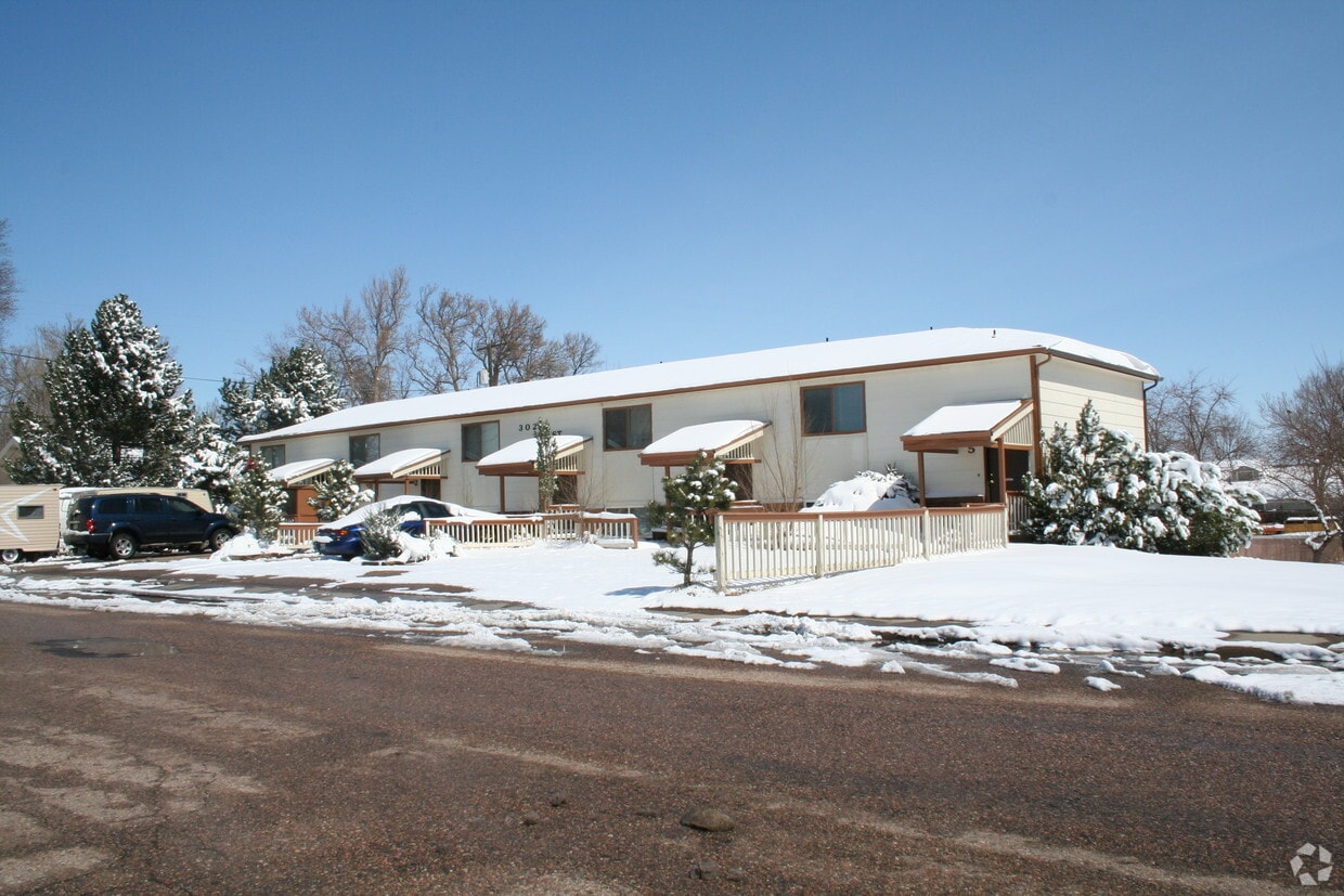 Building Photo - 302 N 2nd St