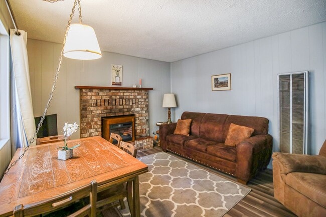 Foto del edificio - Cozy One Bedroom One Bath Retreat -  FURNISHED OR UNFURNISHED