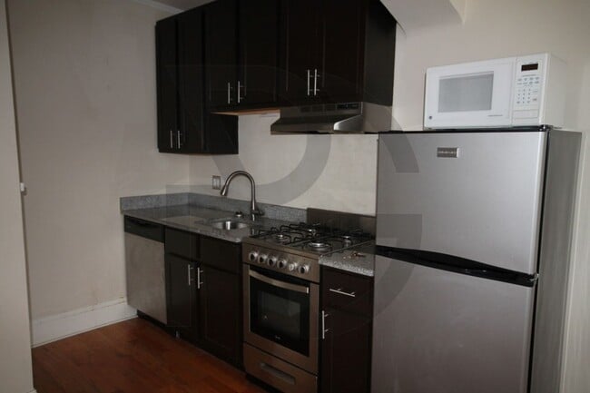 Building Photo - 4737 N Hermitage Ave