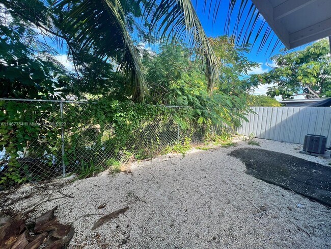 Building Photo - 384 Tamiami Canal Rd