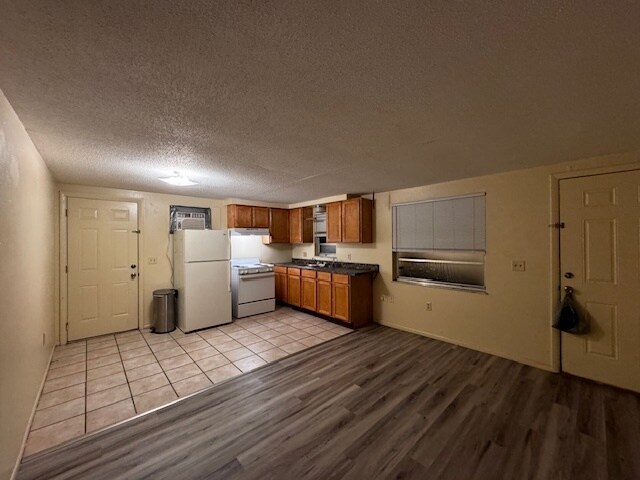 Kitchen - 8125 Cass Rd