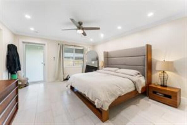 Foto del edificio - 1706 NE 25th St