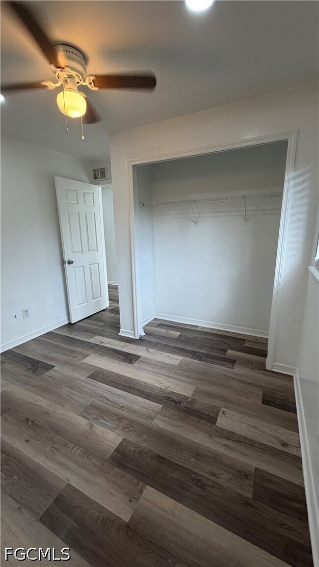 Foto del edificio - 5046 Locke Ln