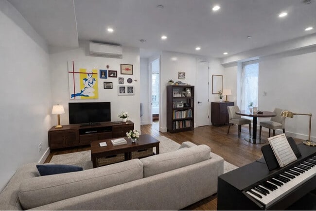 Building Photo - 321 Woodbine St