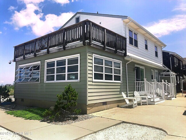 Foto del edificio - 331 Roberts Ave