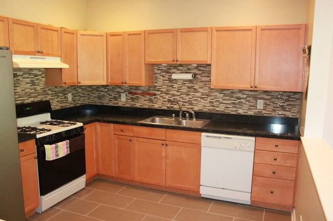 Building Photo - 185 Springhill Dr