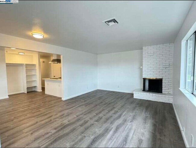 Building Photo - 1522 Rishell Dr