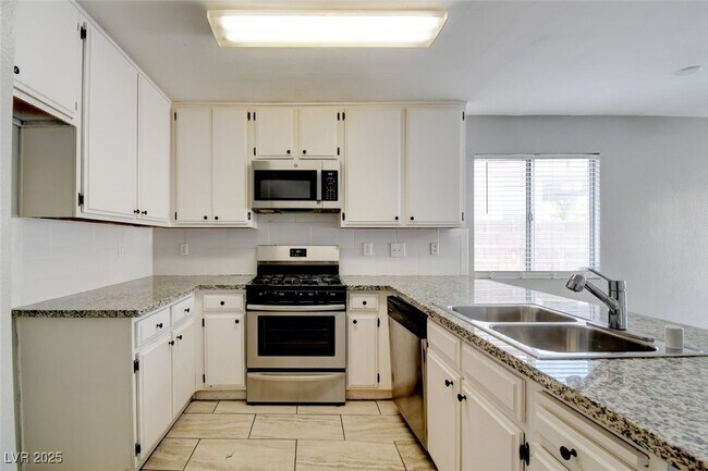 Foto del edificio - 7732 Parnell Ave