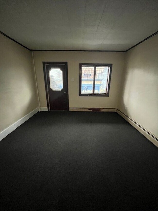 Foto del edificio - 3 bed 1 bath