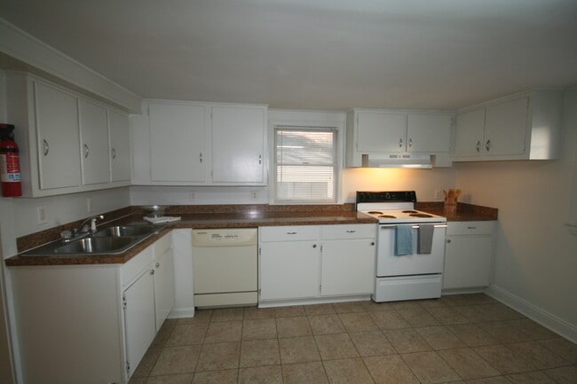 Building Photo - 1422 James St