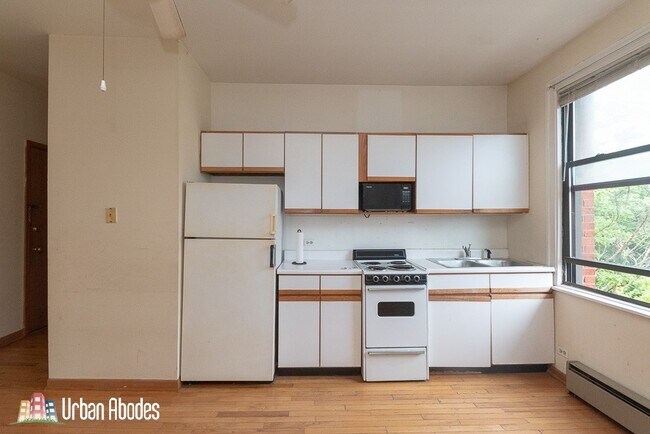 Foto del edificio - 633 W Barry Ave