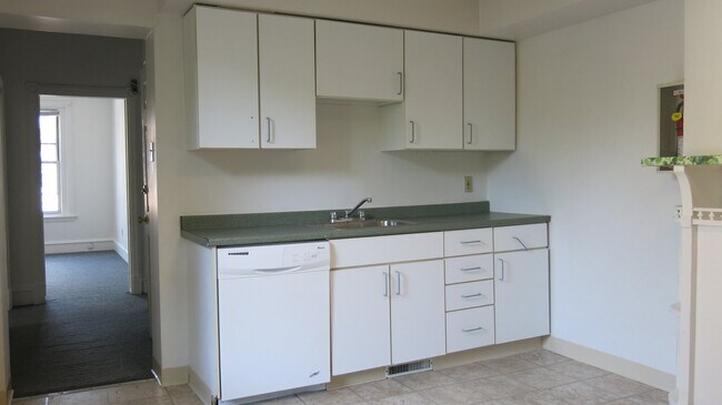 Building Photo - 212 Coltart Ave