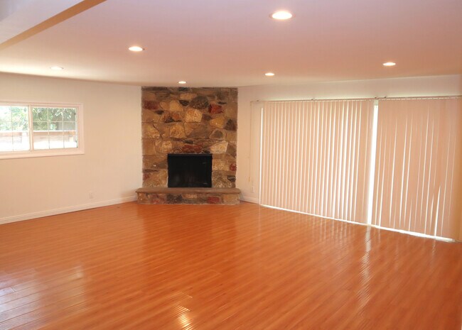 sala de estar - 3626 McLaughlin Ave