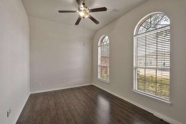 Building Photo - 2107 Auburn Vale St