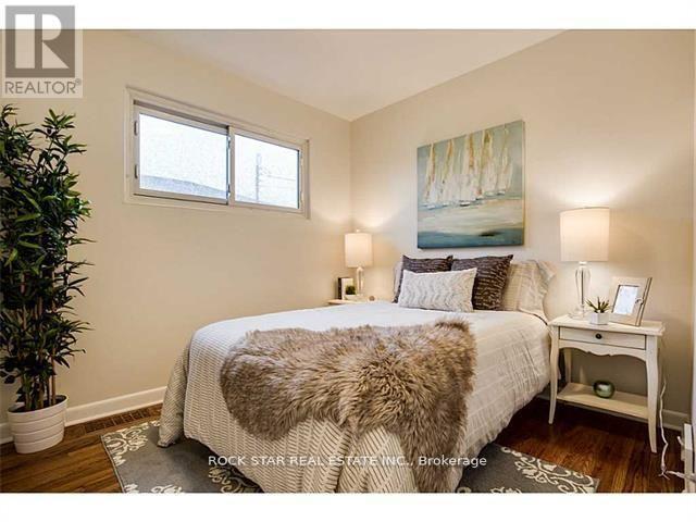 Photo du bâtiment - 324 E 33rd St