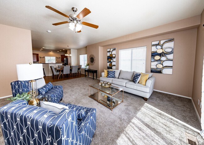 Foto del edificio - Cute End Unit 3 Bedroom Townhome in Lorson Ranch Next to Open Space