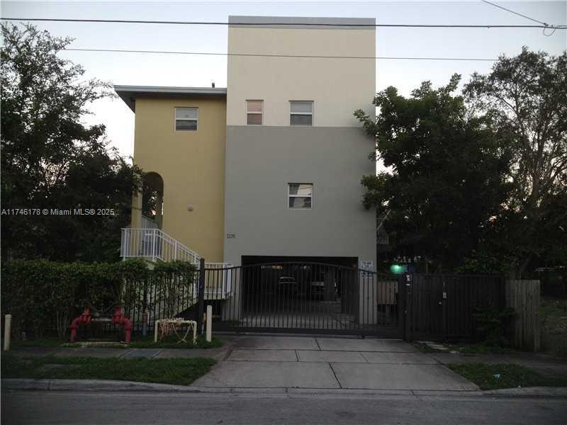 Foto principal - 1235 NW 9th Ave