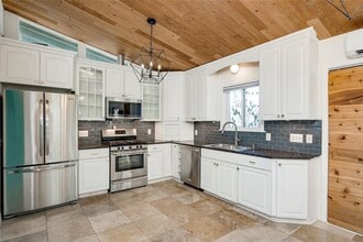 Building Photo - 2404 Barton Skyway