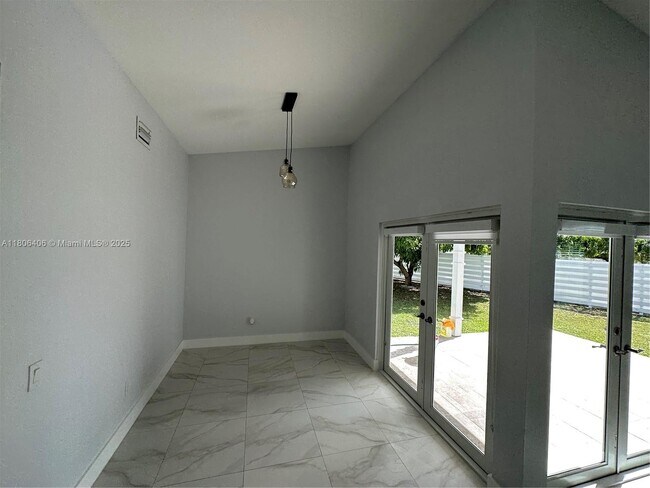 Foto del edificio - 14568 SW 142nd Ct Cir S