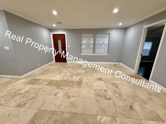 Building Photo - Updated 4 Bedroom, 2 Bath Home with Spacio...