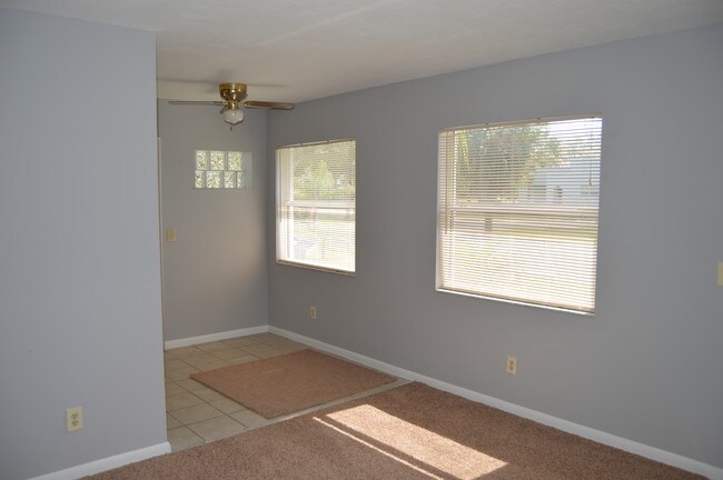 Foto del edificio - 614 Rosery Rd NW