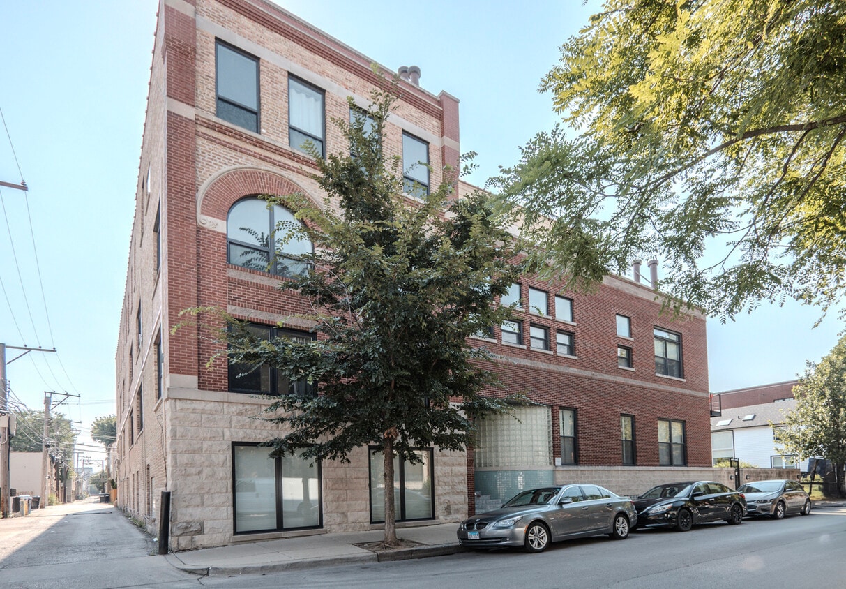 Primary Photo - 2343 N Greenview Ave