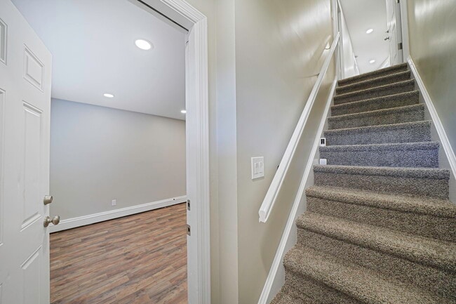 Building Photo - 130 5th Ave