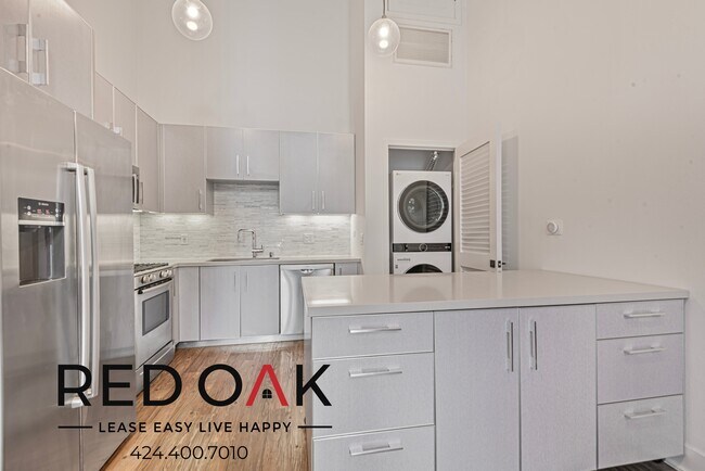 Building Photo - 1168 S Barrington Ave