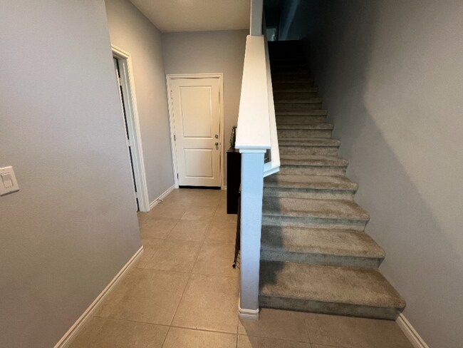 Building Photo - 14746 Palmera Ct