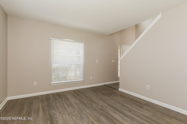 Foto del edificio - 683 Southland Ln