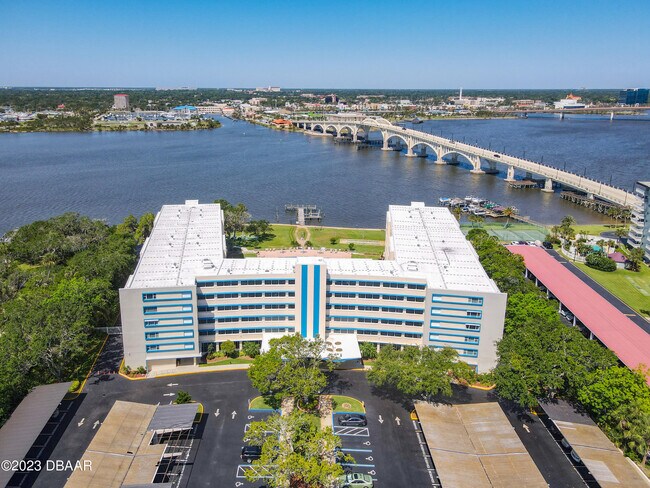 Foto del edificio - 1224 S Peninsula Dr