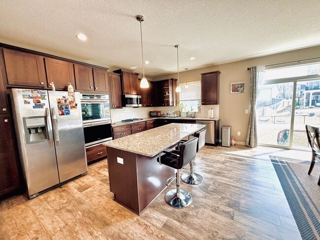 Building Photo - Solar Home!  Beautiful 4bed/3bath Single Family Home in Shakopee