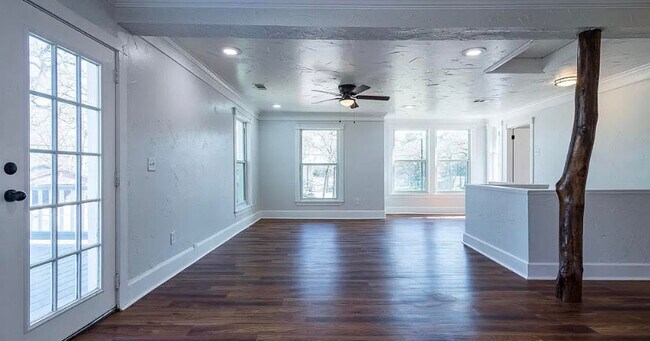 Building Photo - 23134 Lakeside Dr