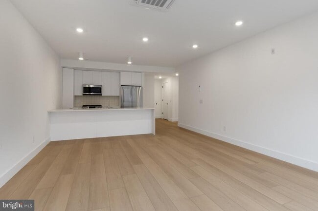 Building Photo - 2007 Cambridge St