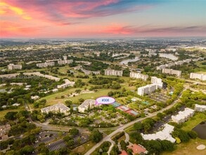 Building Photo - 3500 Oaks Clubhouse Dr