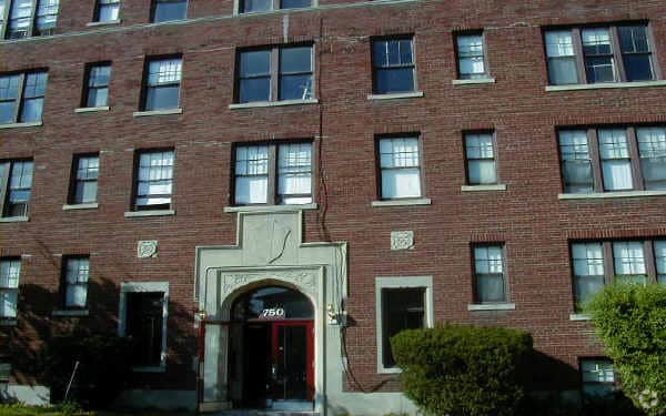 Primary Photo - Seville Apartments