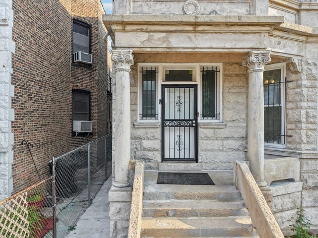 Building Photo - 3220 W Polk St